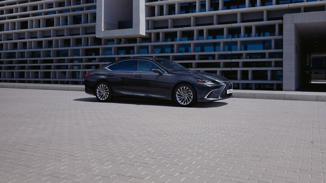 Side view of a parked Lexus ES 300h